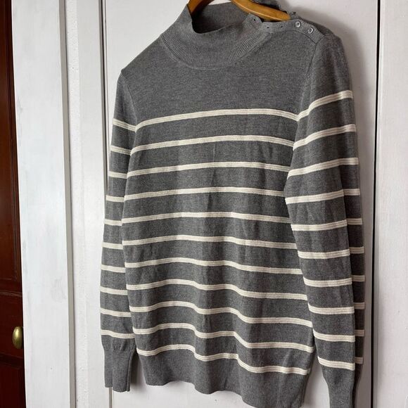 Banana Republic gray with white stripe sweater - Picture 2 of 10